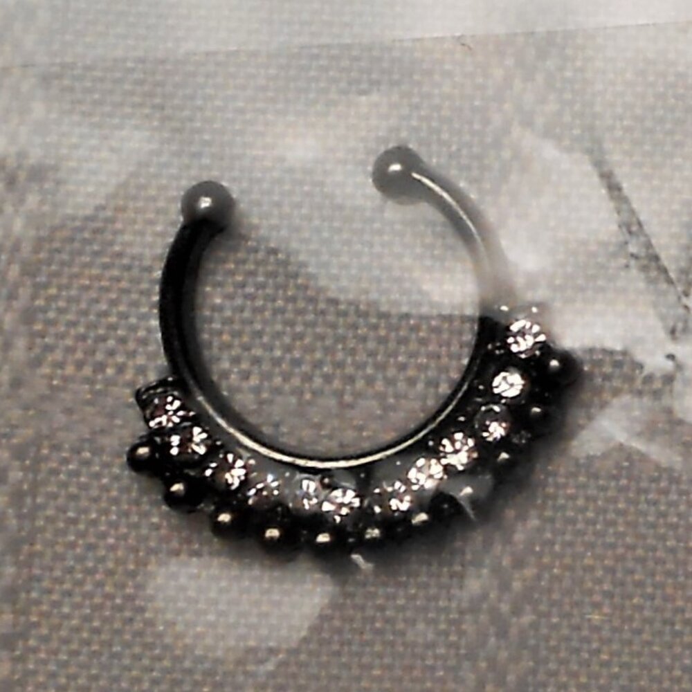 No24 - Fake 10mm Septum Ring - new, repackaged, gunmetal color